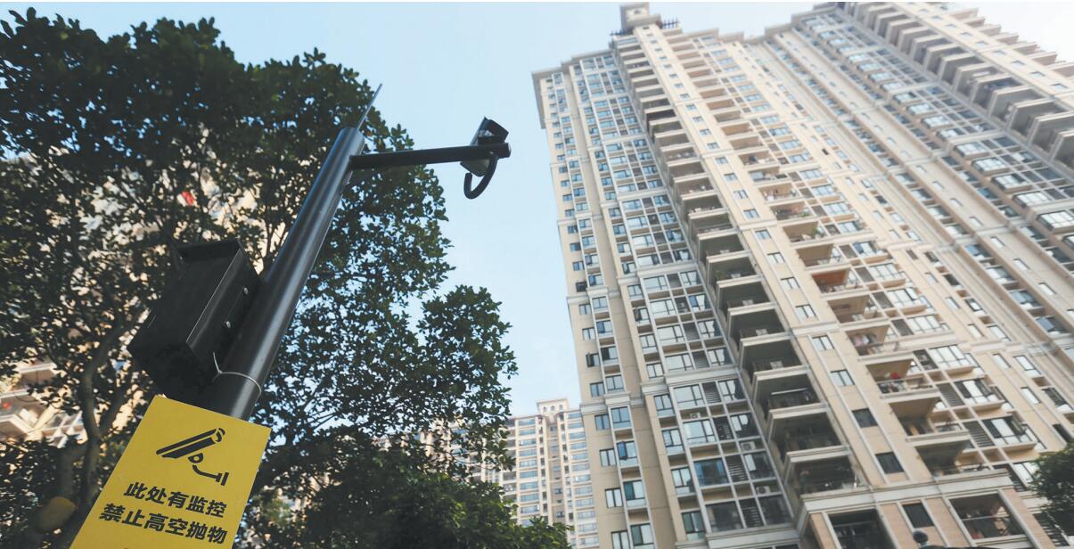 小區(qū)里安裝的監(jiān)控高空拋物攝像頭。.jpg